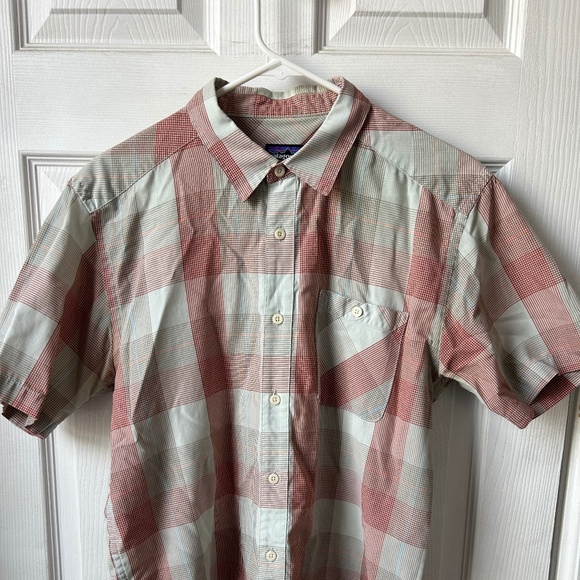 Patagonia button up, short sleeve - Picture 1 of 8